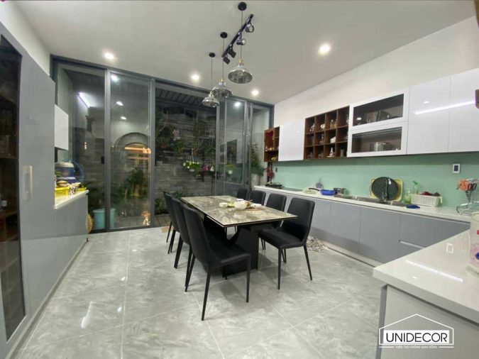 Toàn bộ phòng bếp được sửa lại nhìn là phải khen liền